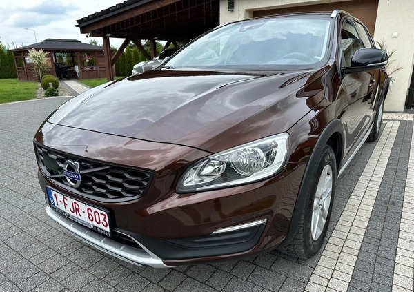 Volvo V60 Cross Country cena 67000 przebieg: 190000, rok produkcji 2018 z Kraków małe 742